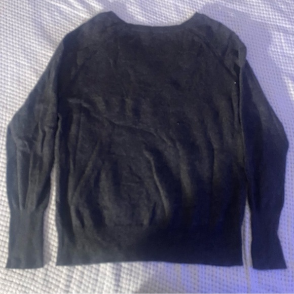 Halogen 100% Cashmere Women’s Size Medium Gray Grey Crew Neck Sweater Jewel M - Picture 5 of 5
